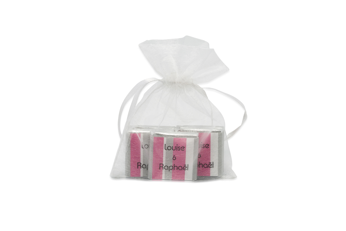 Sachet organza remplis de 5 chocolats personnalisés bicolore bayadère
