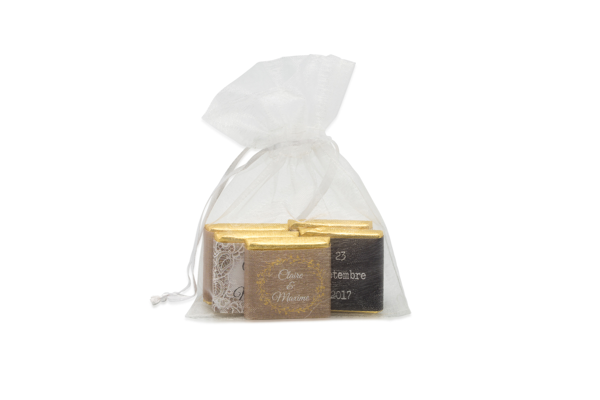 Sachet organza remplis de 5 chocolats personnalisés Thème dentelle chic