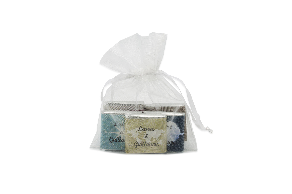 Sachet organza remplis de 5 chocolats personnalisés Thème voyage